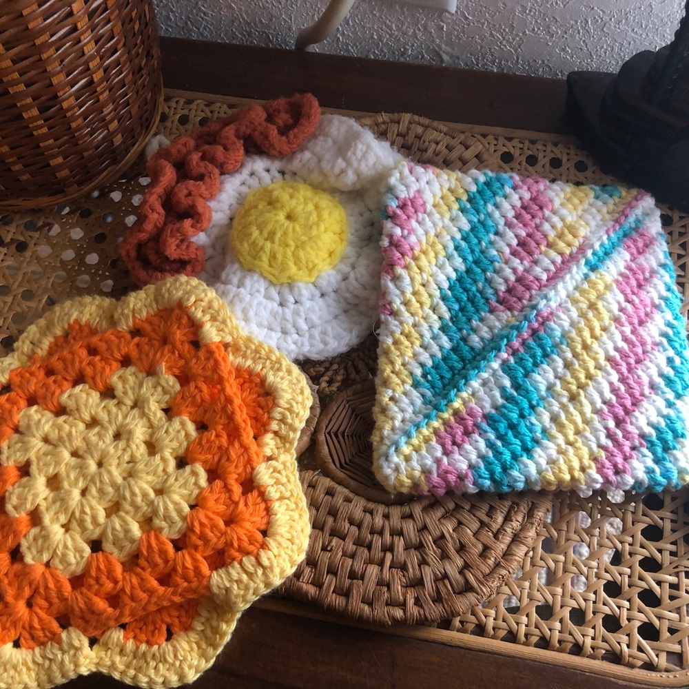 Trio of Vintage Crochet Hot Pads/Trivets - Picture 11 of 12